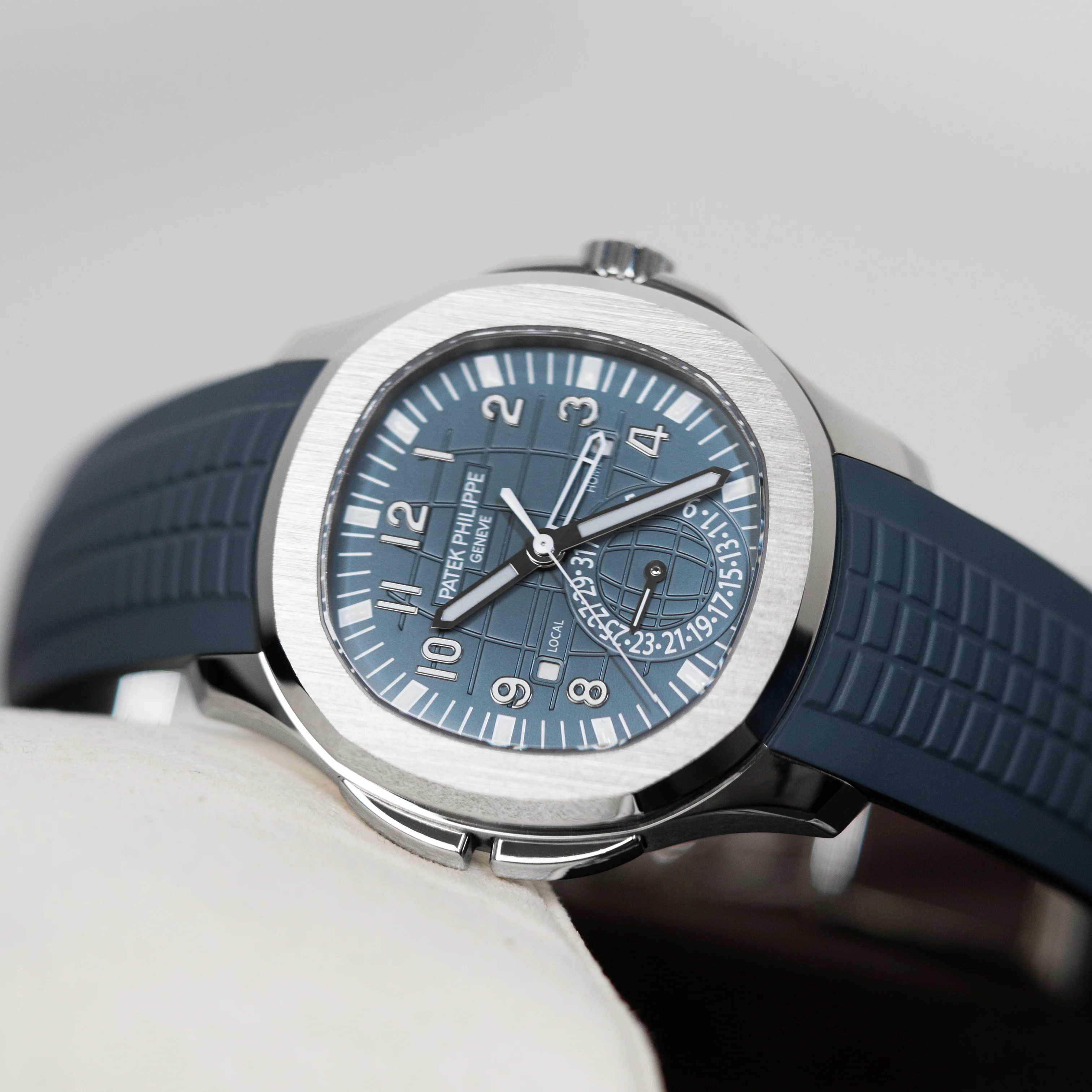 Patek Philippe Aquanaut Travel Time 5164G-001 - Image 3