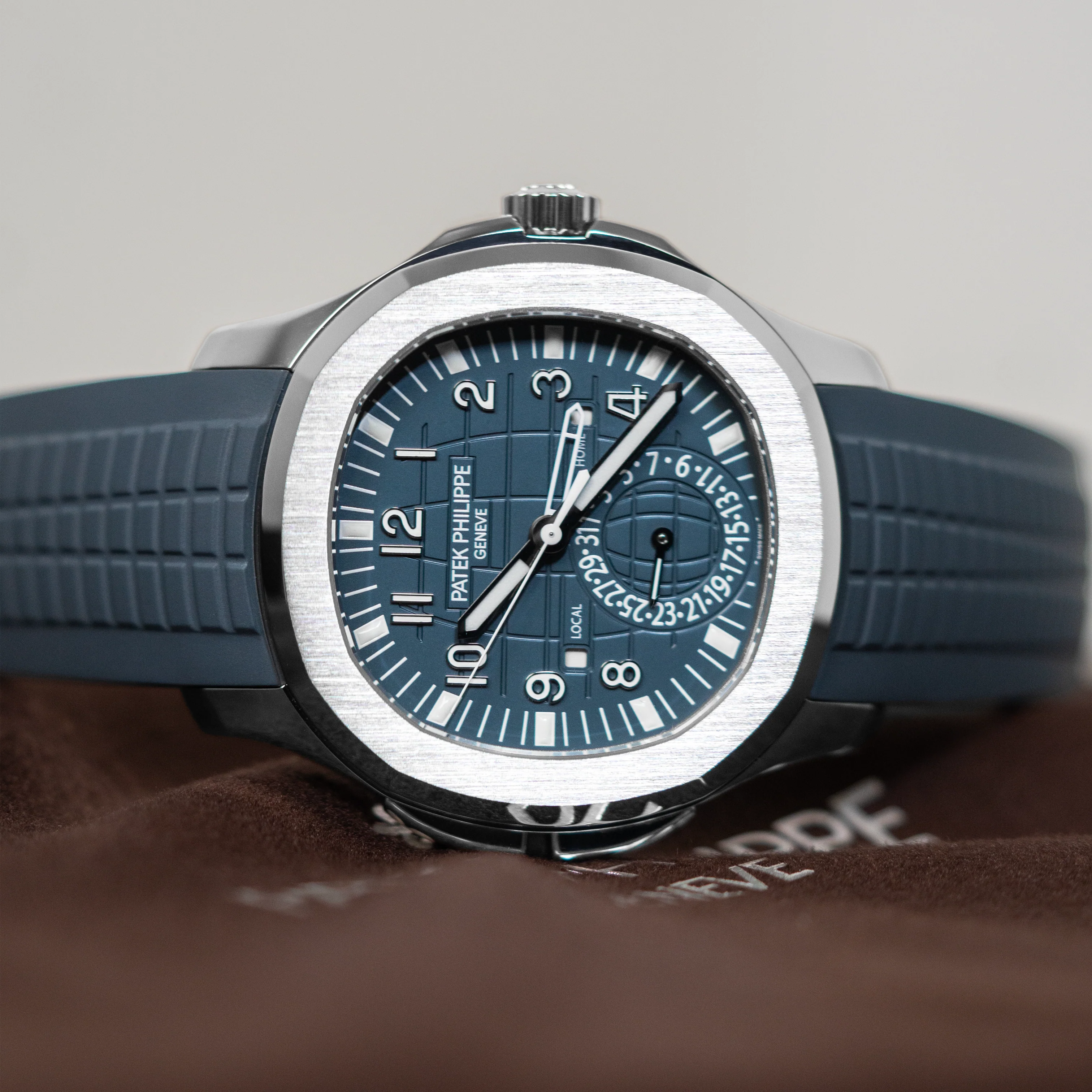 Patek Philippe Aquanaut Travel Time 5164G-001 - Image 4