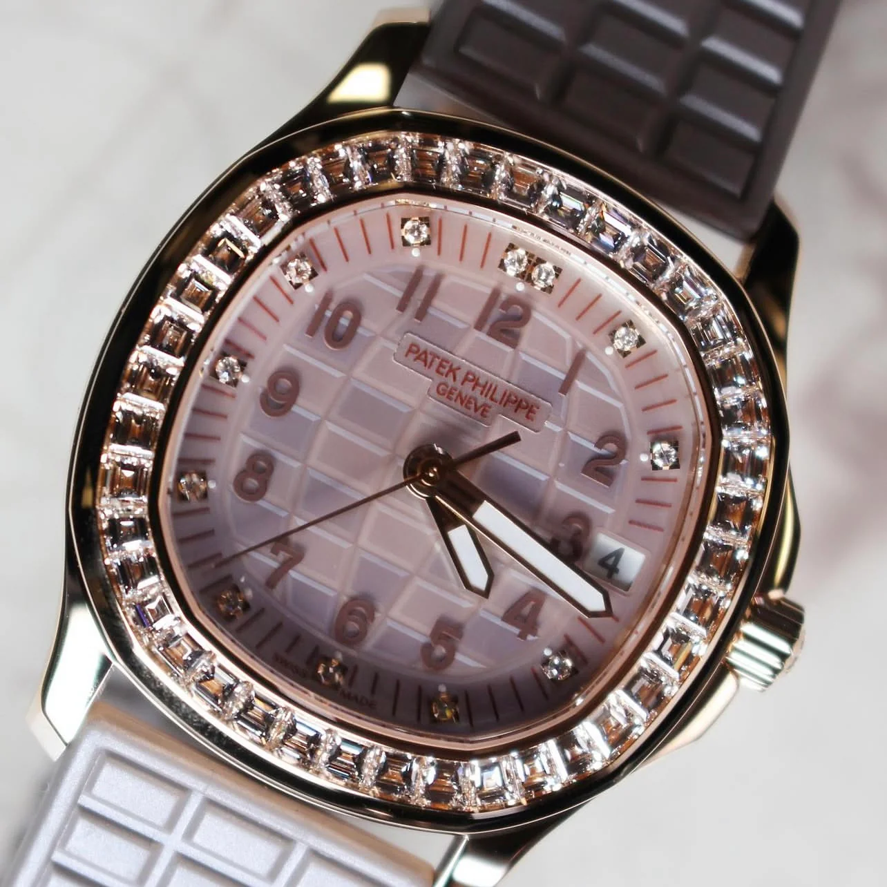 Patek Philippe Aquanaut Luce 5072R-001 Joaillerie - Image 3