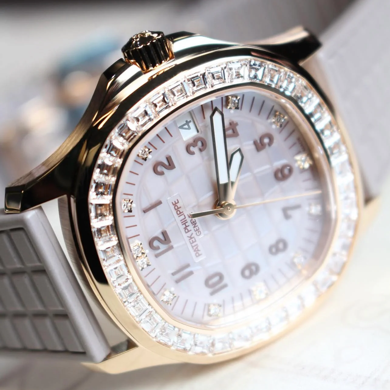 Patek Philippe Aquanaut Luce 5072R-001 Joaillerie - Image 4