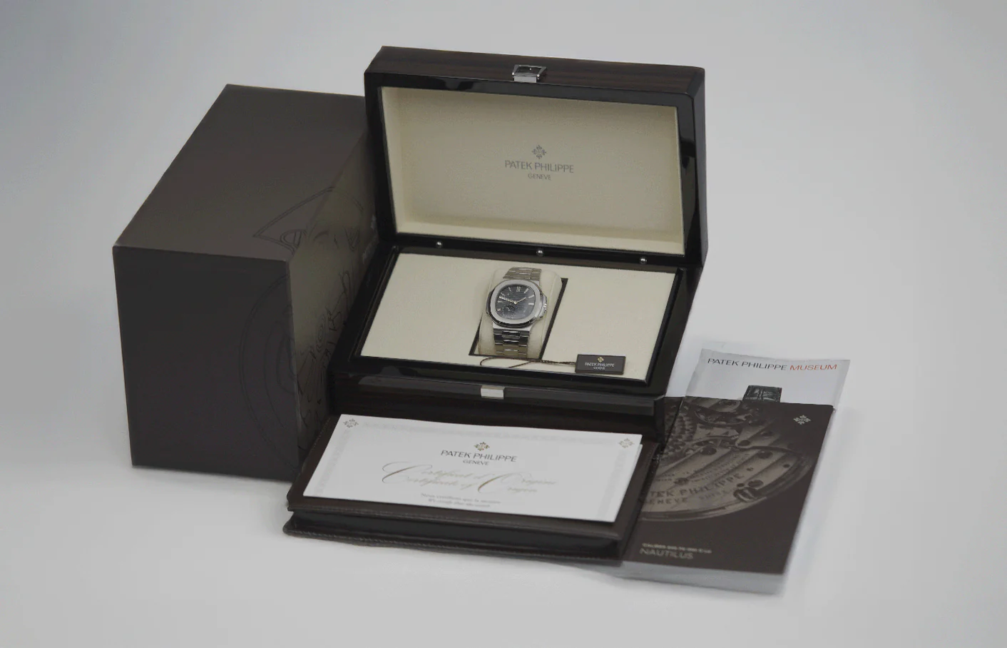 Patek Philippe Nautilus 5712/1A-001 Moonphase - Image 4
