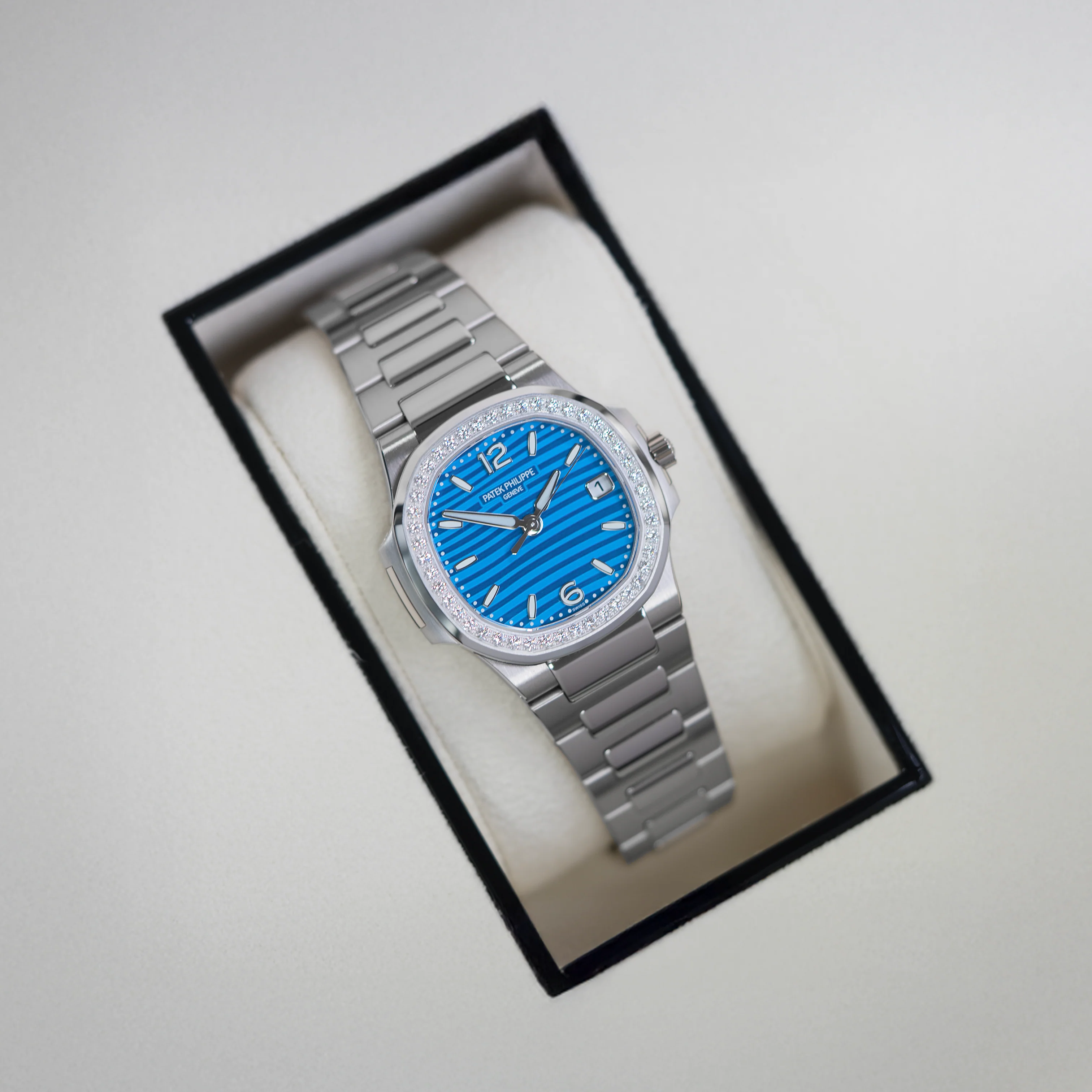 Patek Philippe Nautilus 7010/1G-013 'Azure Blue' Dial - Image 3